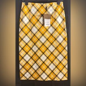 BURBERRY 
Check Print/Stretch Pencil Skirt
Women’s size 6